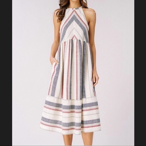 Listicle Dresses & Skirts - Brand new linen dress with pockets !